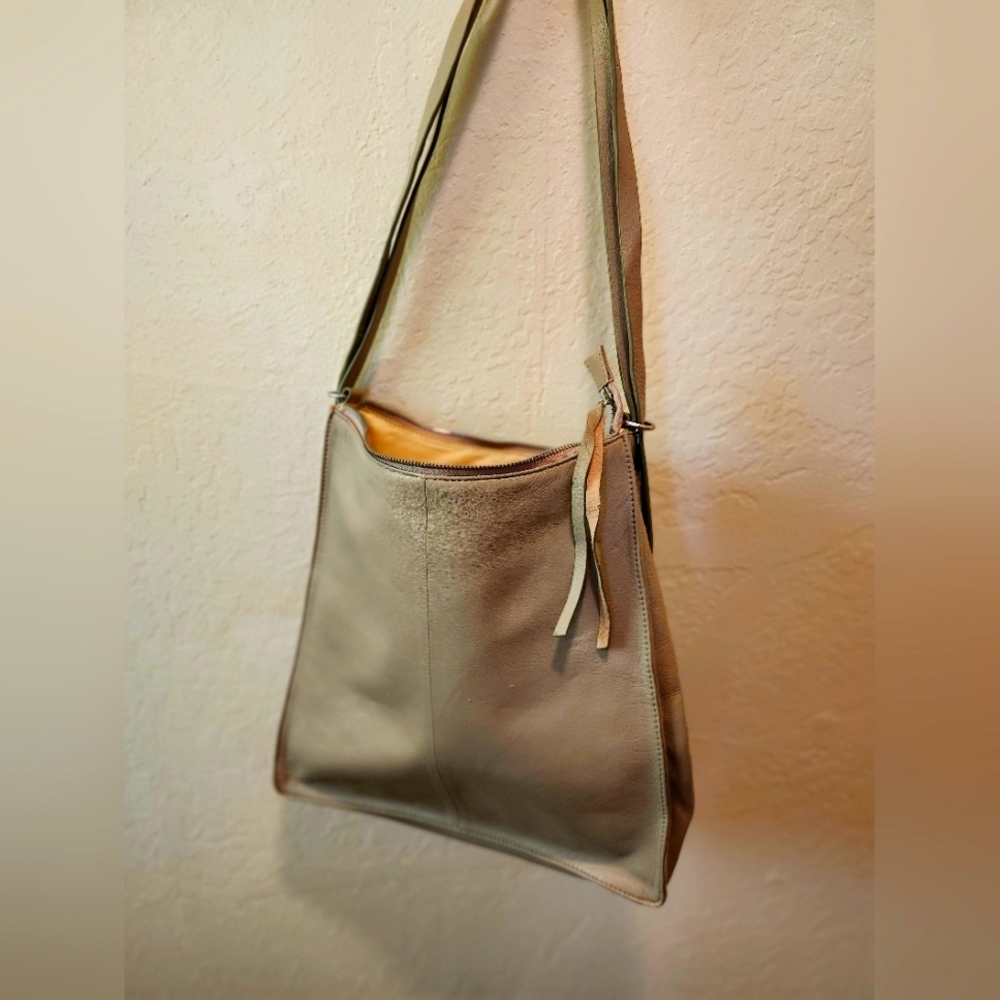 Lucky Brant tan leather purse